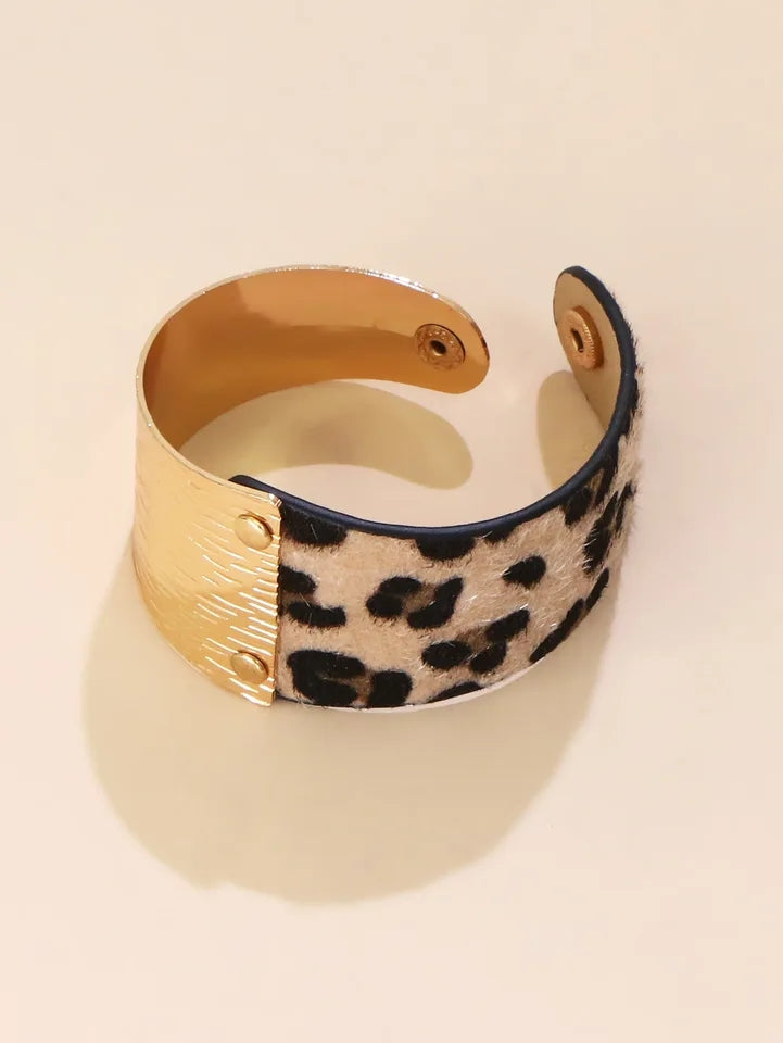 Golden leopard bracelet