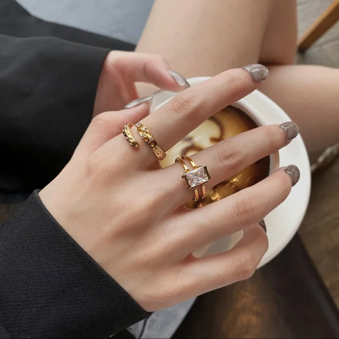 Snake&Zirconia Golden Texture Inlaid Rings