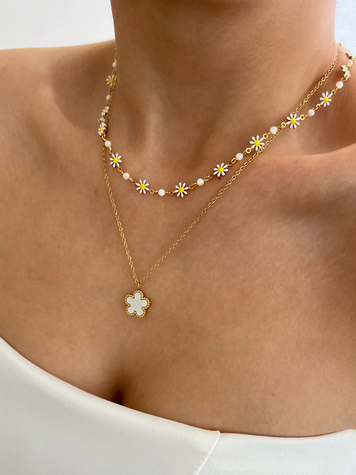 GIGI FLOWER NECKLACE